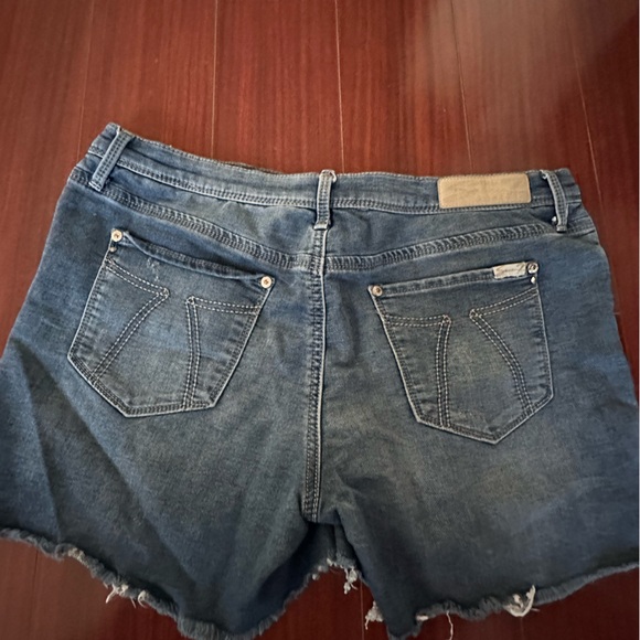 Size 12 jean short..,first more like 10 - Picture 1 of 3
